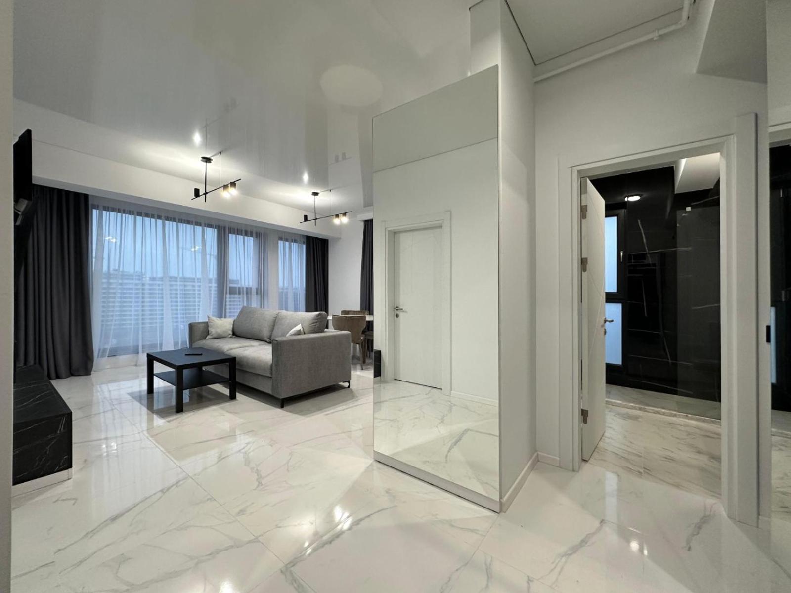 Koya Tower By The Lake Apartments Mamaia Exterior foto
