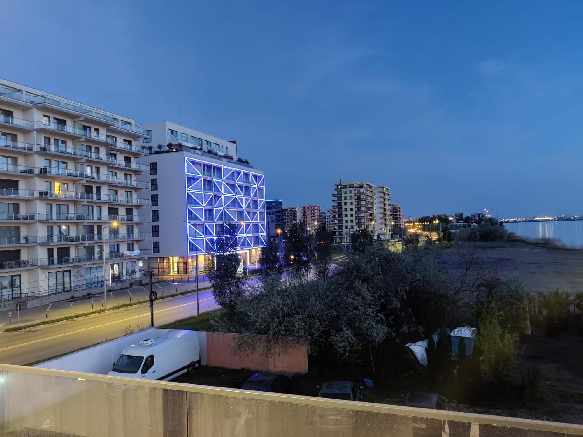 Koya Tower By The Lake Apartments Mamaia Exterior foto
